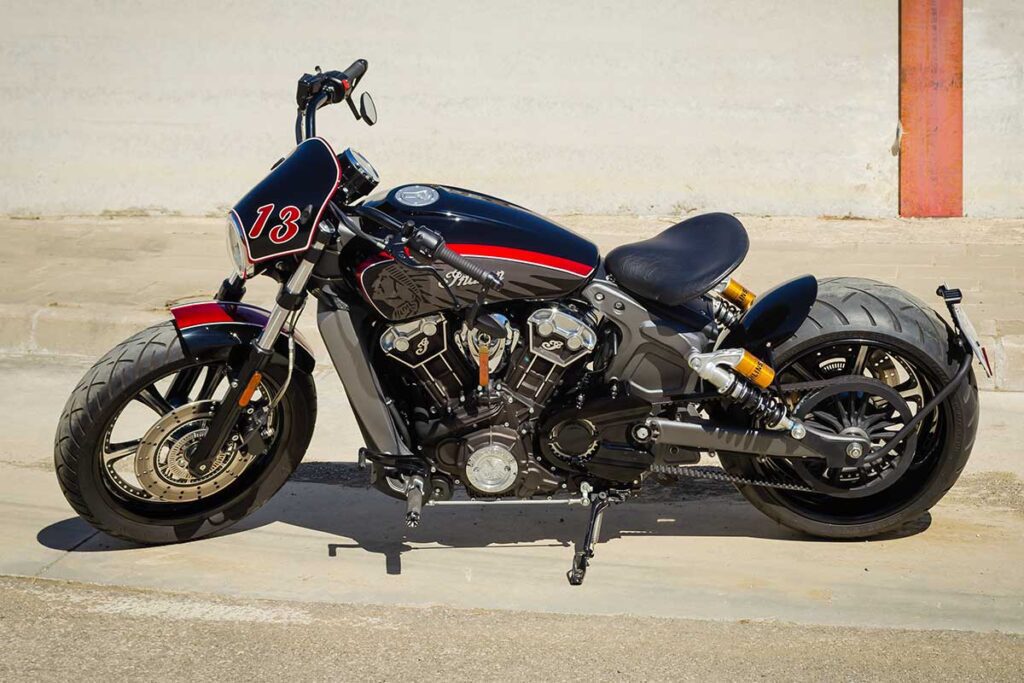 Vista lateral izquierda de la Indian Scout Bobber de LDK