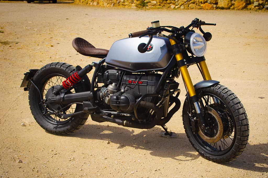 A front left-to-right perspective view of the BMW R100R Scrambler by Lord Drake Kustoms