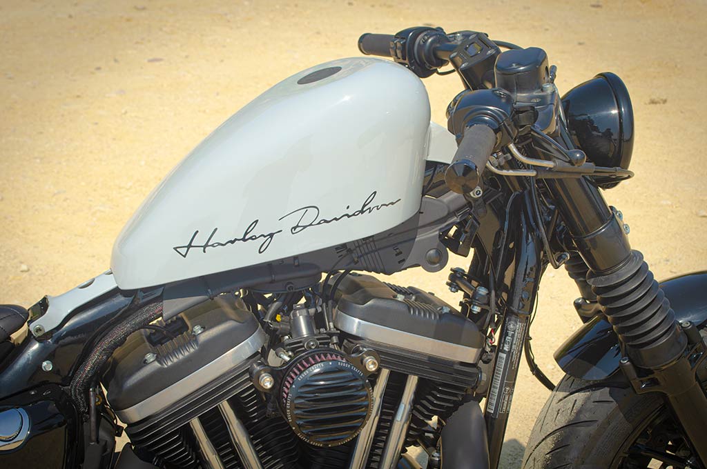 Detalle del tanque de gasolina de la Harley Sportster 48 Bobber