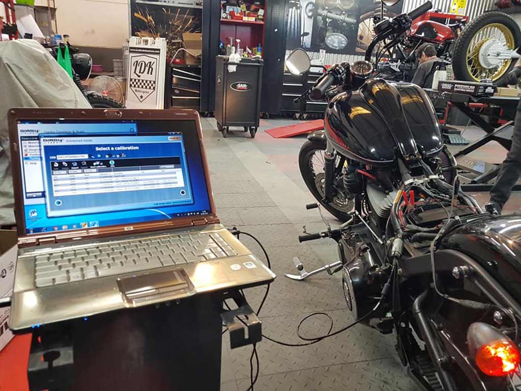Diagnosis and remapping of Harley Davidson in Lord Drake Kustoms workshop