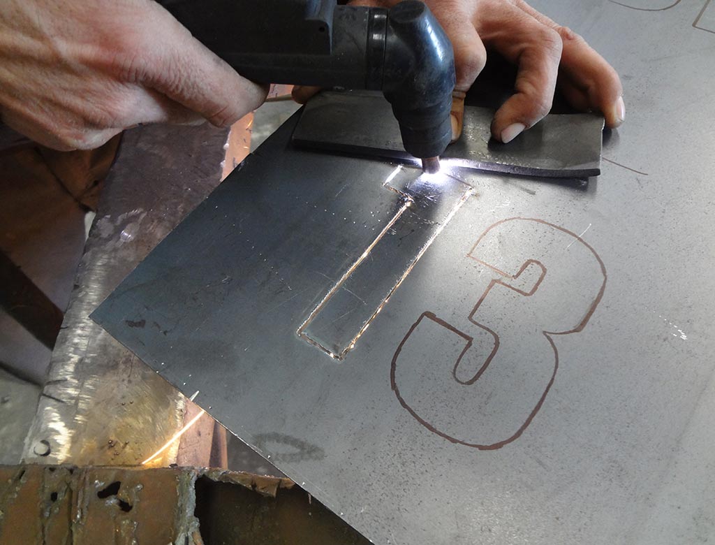 Cutting the number 13 from the plate of the Bultracker Ring 13