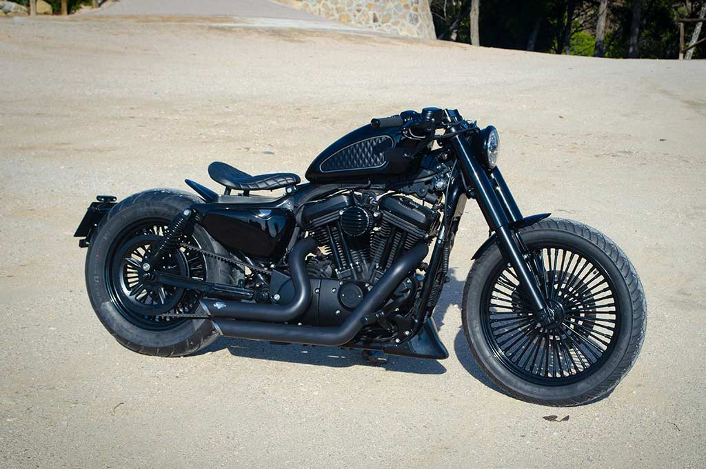 Sportster Bobber Black in a left to right view