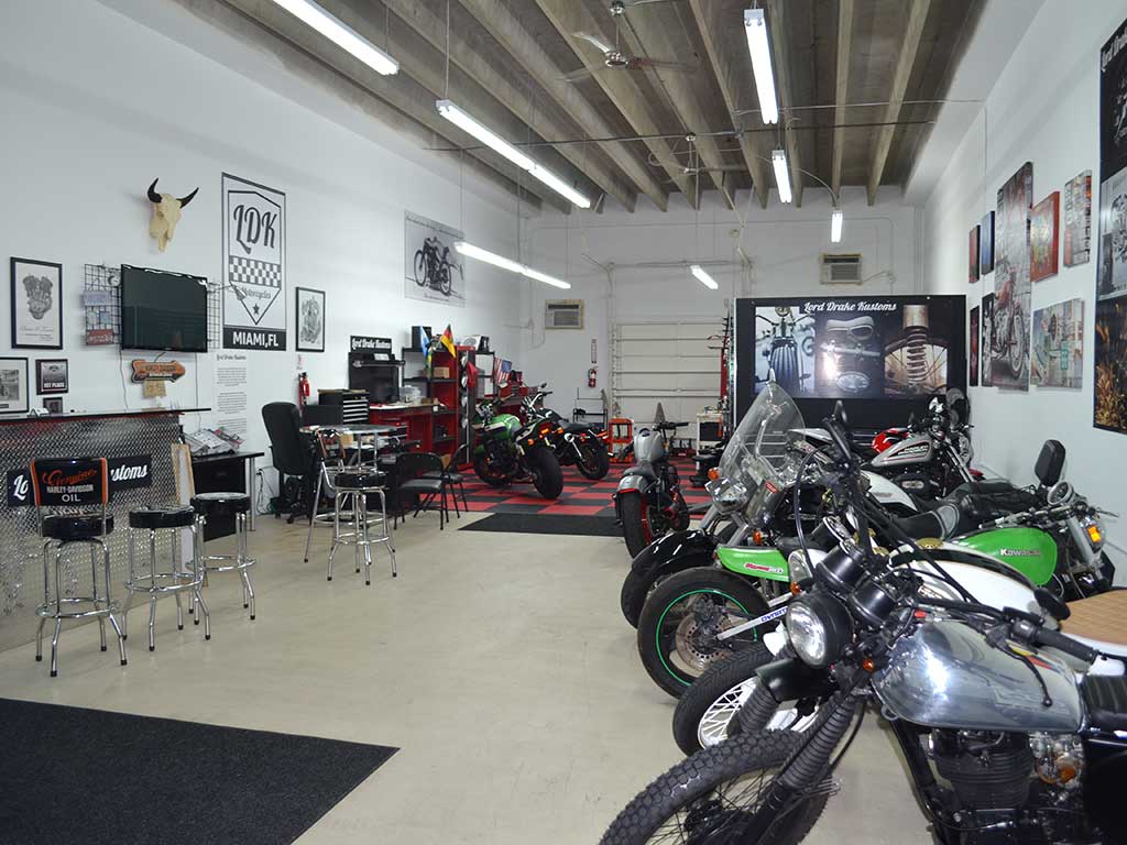 Exposición y venta de motos