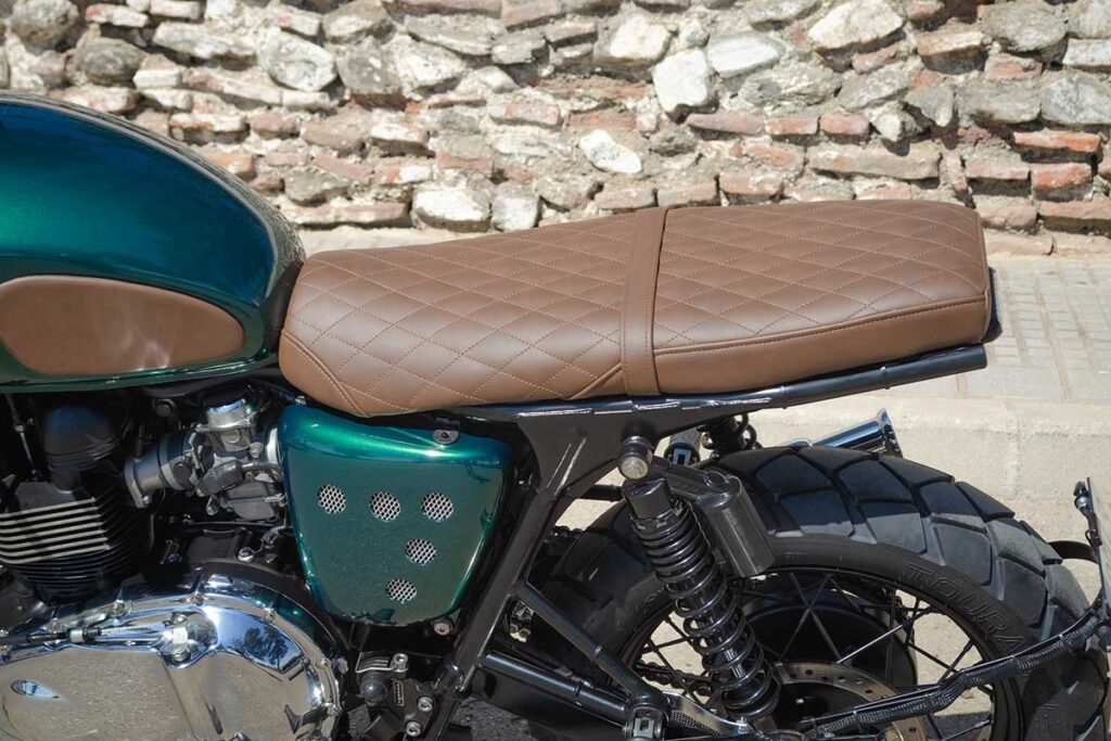 Triumph Bonneville motocicleta asiento marrón 
