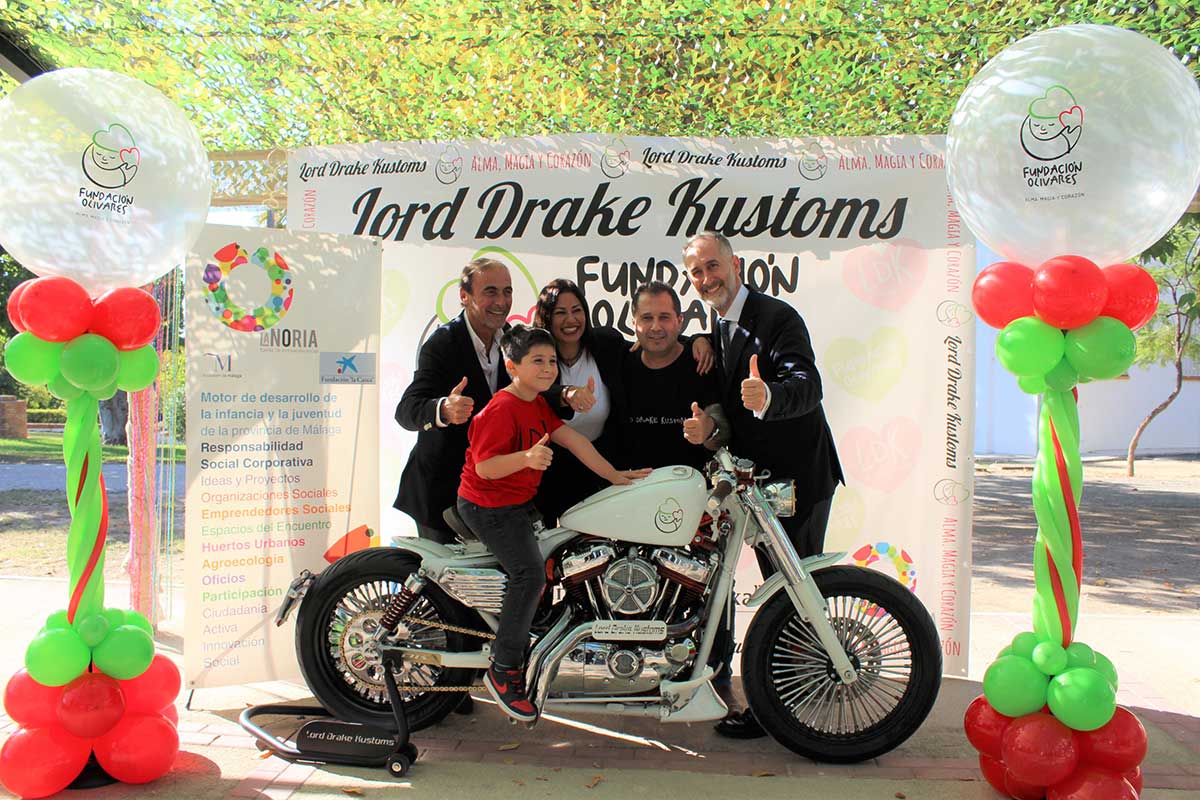 Lord Drake Kustoms presents the customized Harley for Fundación Olivares that will be raffled to raise funds to fight childhood cancer