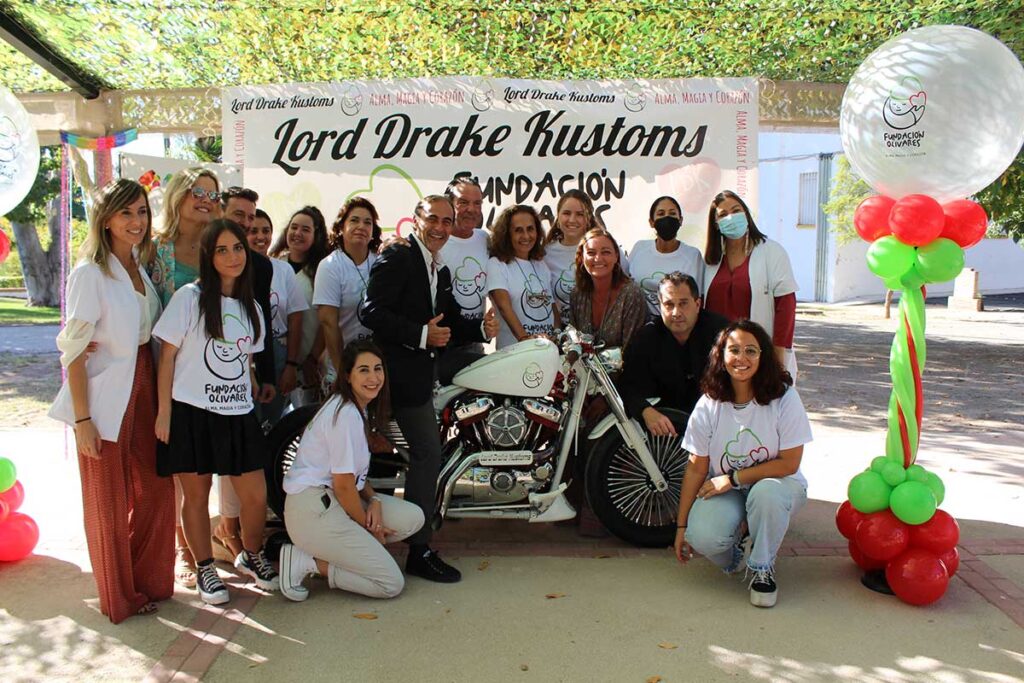 Group photo at the event of the Harley Fundación Olivares