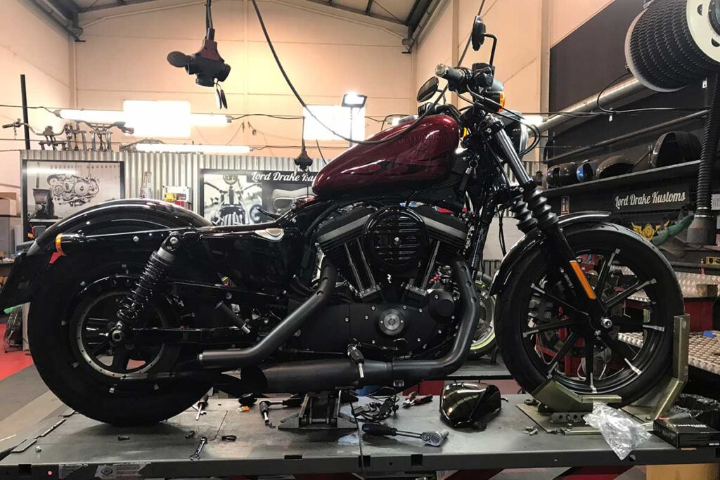Harley Davidson siendo reparada