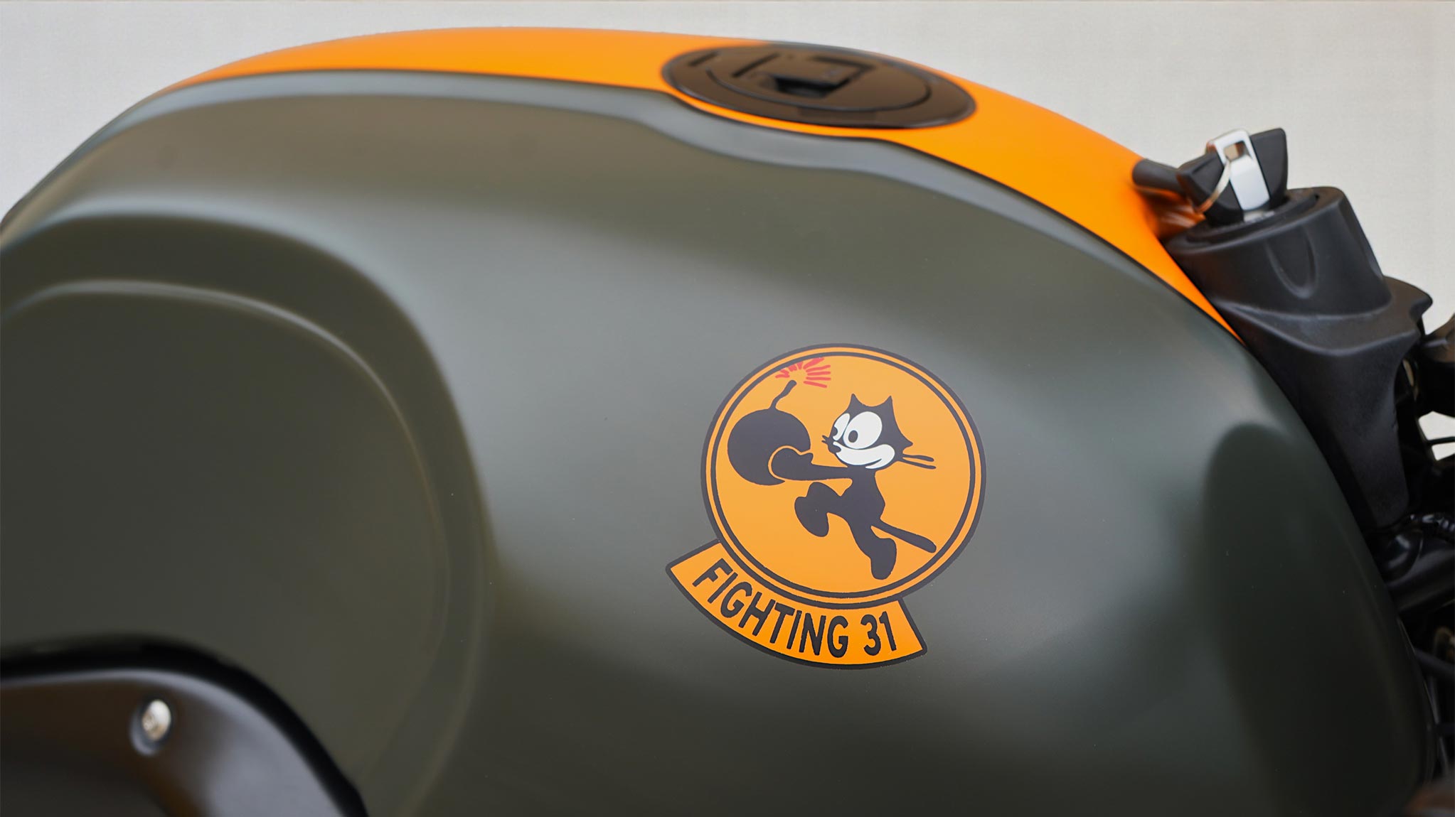 BMW R NINE T FIGHTING 31 Painting detail