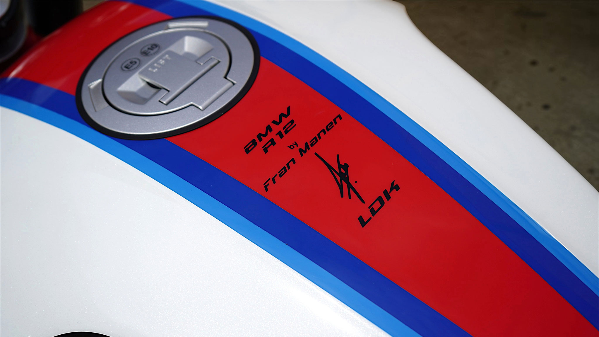 BMW R12 NINE T CAFE RACER Painting detail