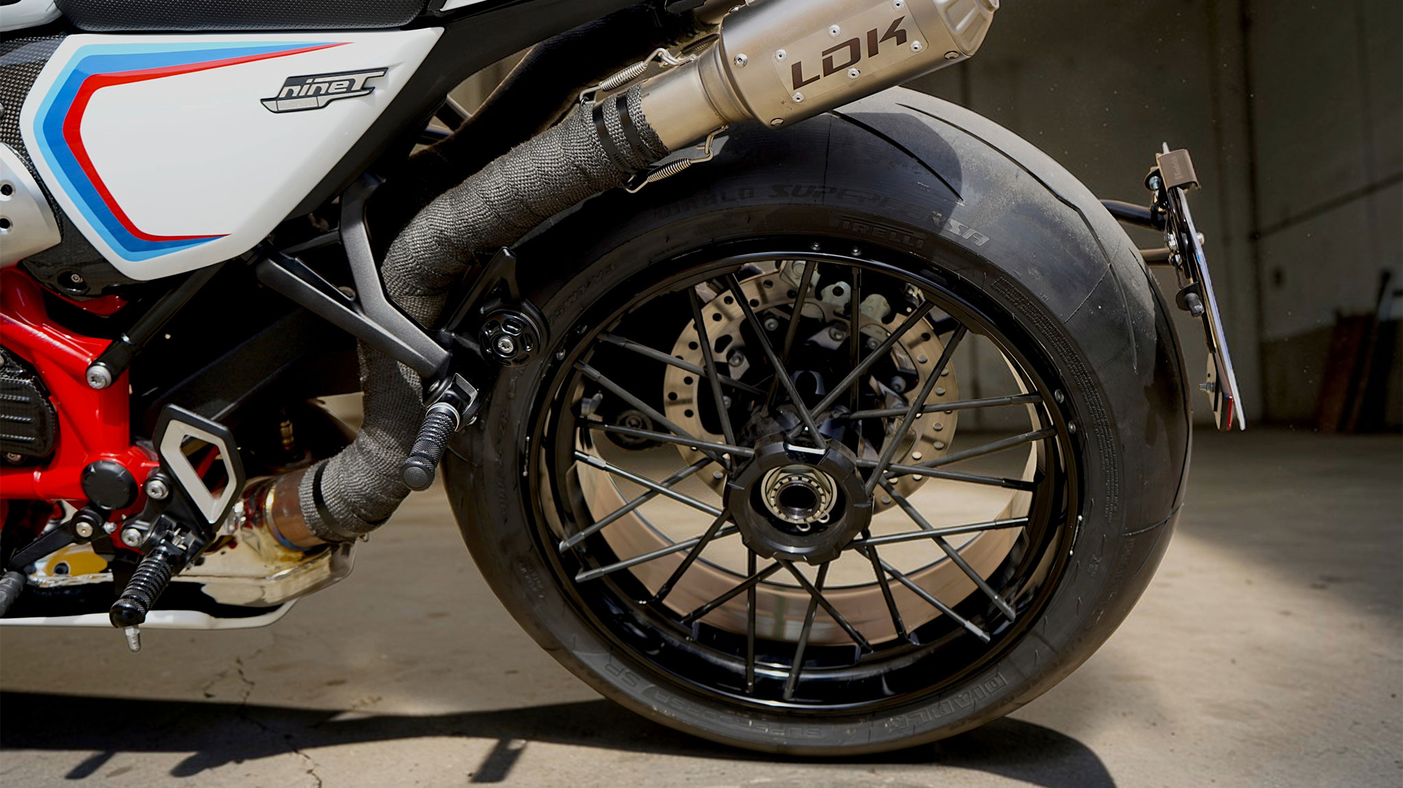 BMW R12 NINE T CAFE RACER Wheel detail