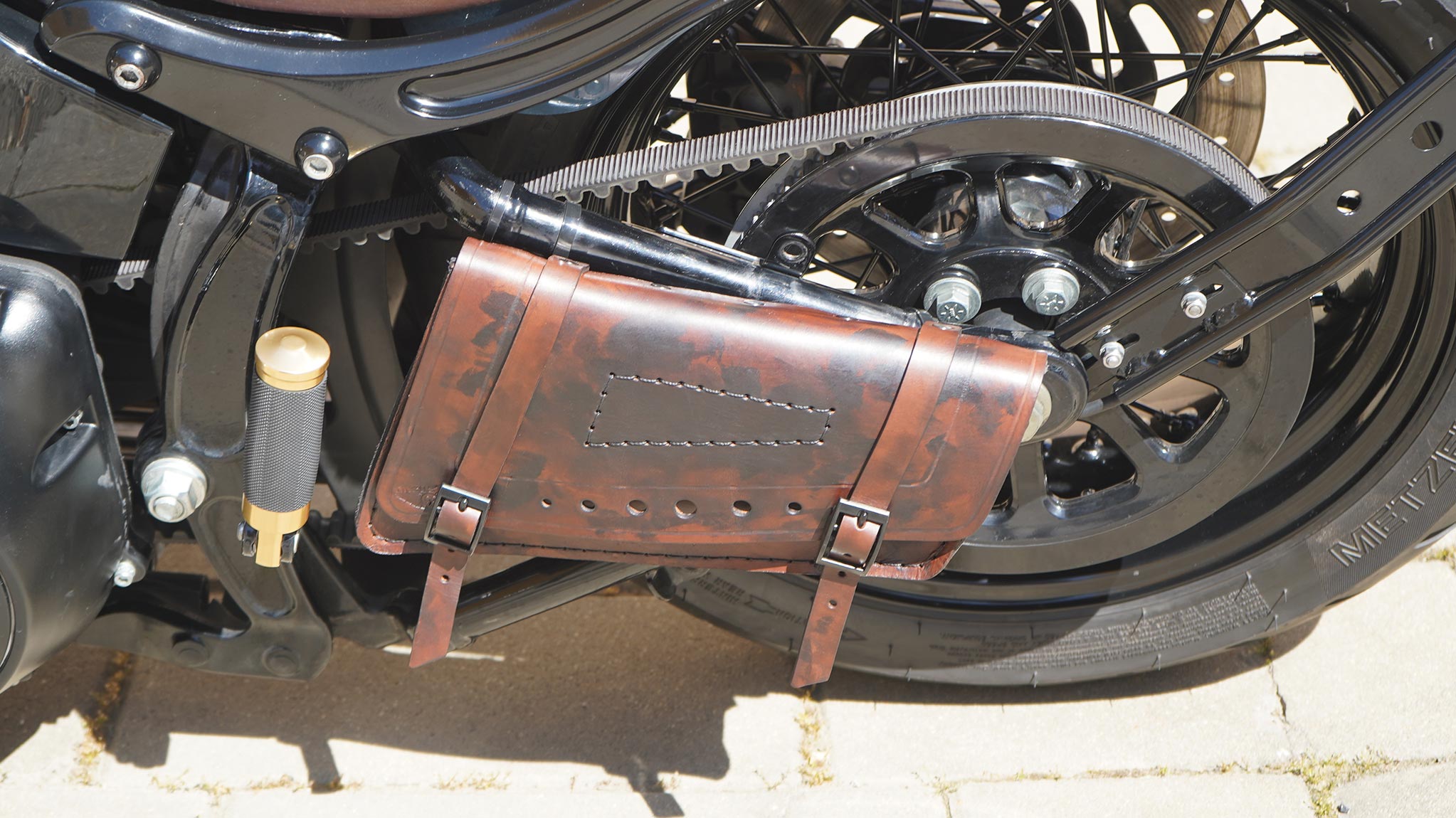 HD Cross Bones Águila Saddlebag detail