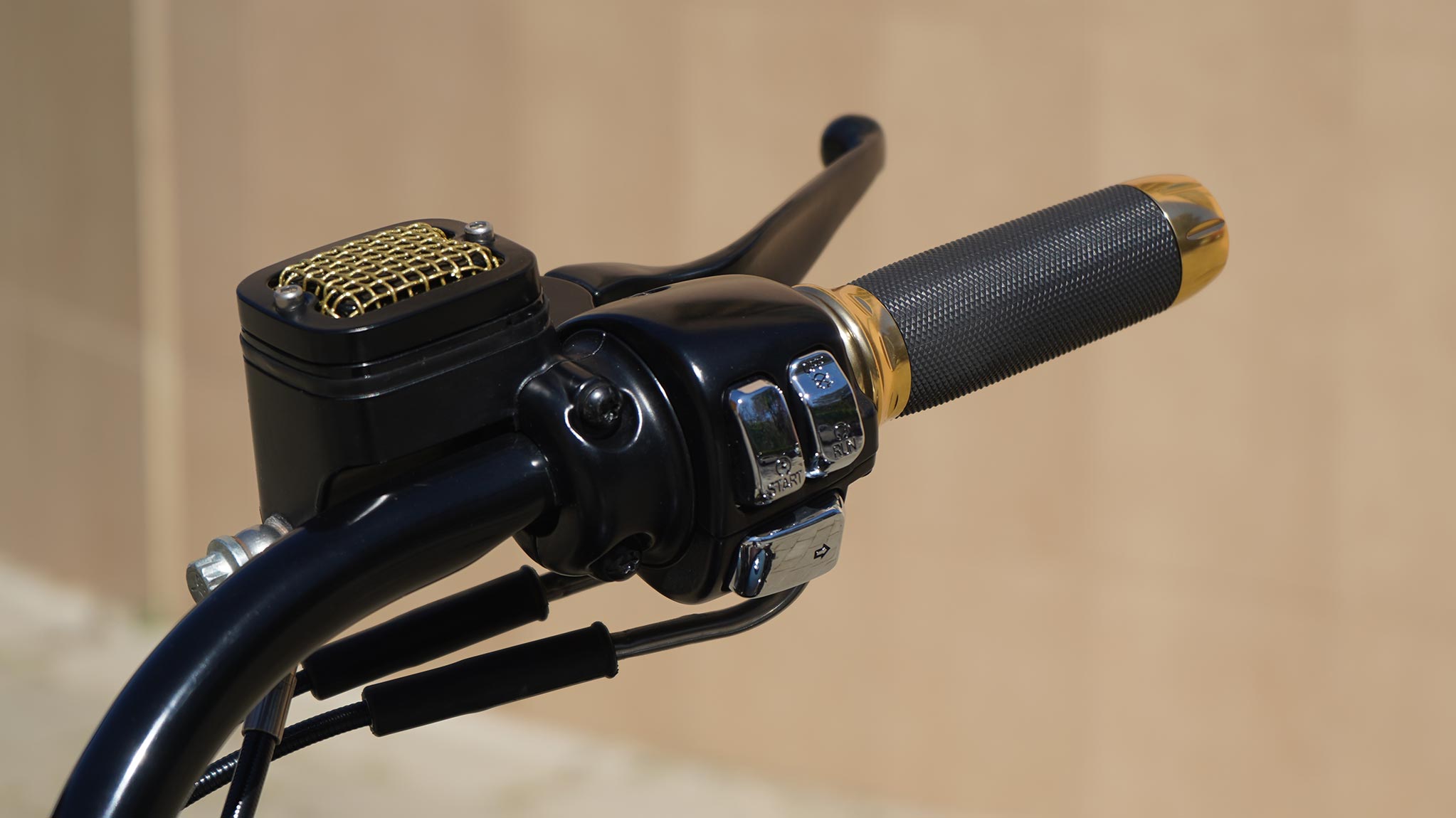 HD Cross Bones Águila Grip detail