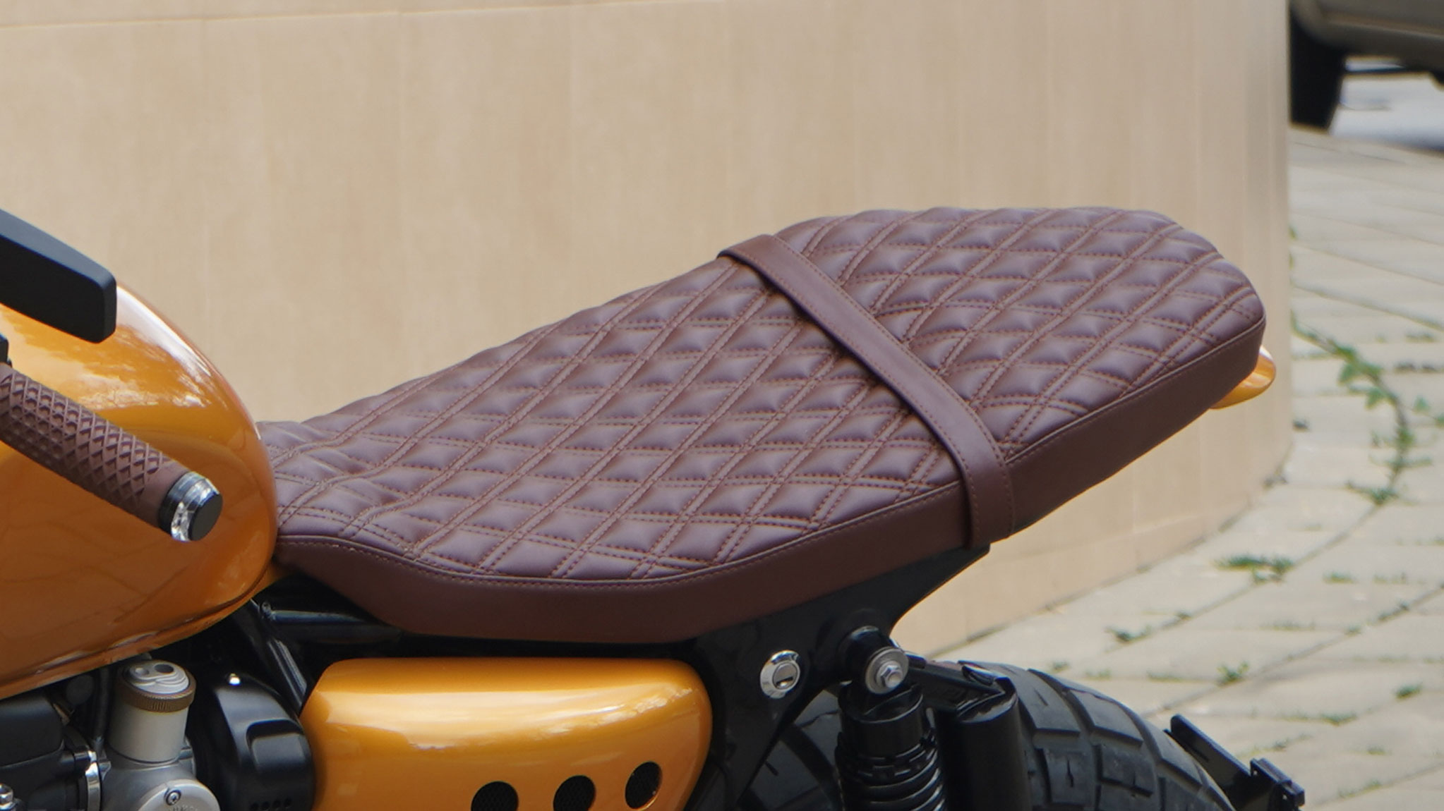 Triumph 120 Brat Seat detail