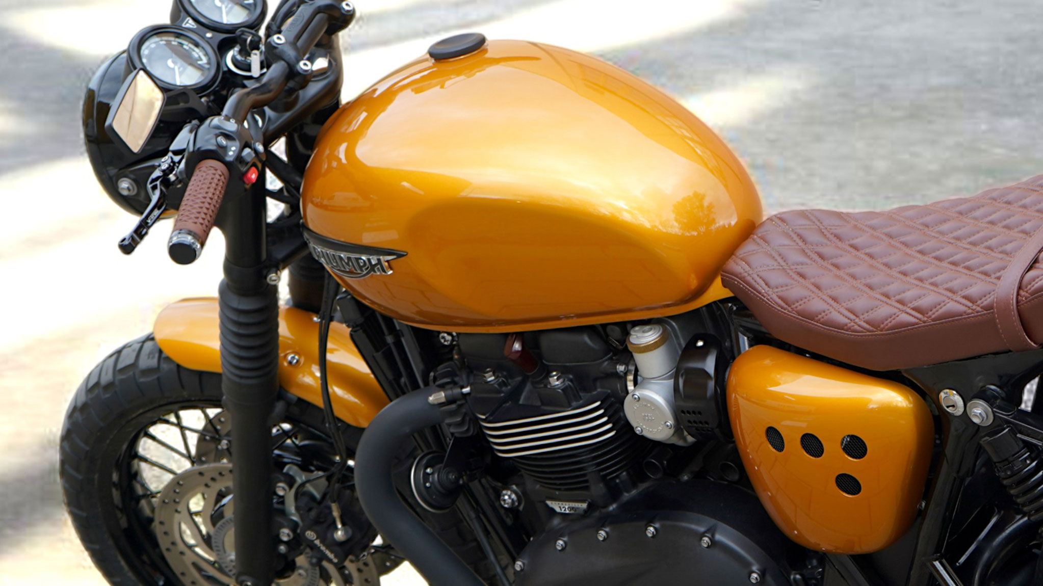 Triumph 120 Brat Painting detail