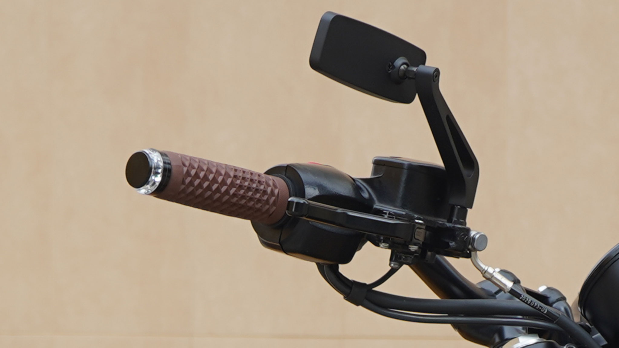 triumph-120-brat-punos Indicator detail