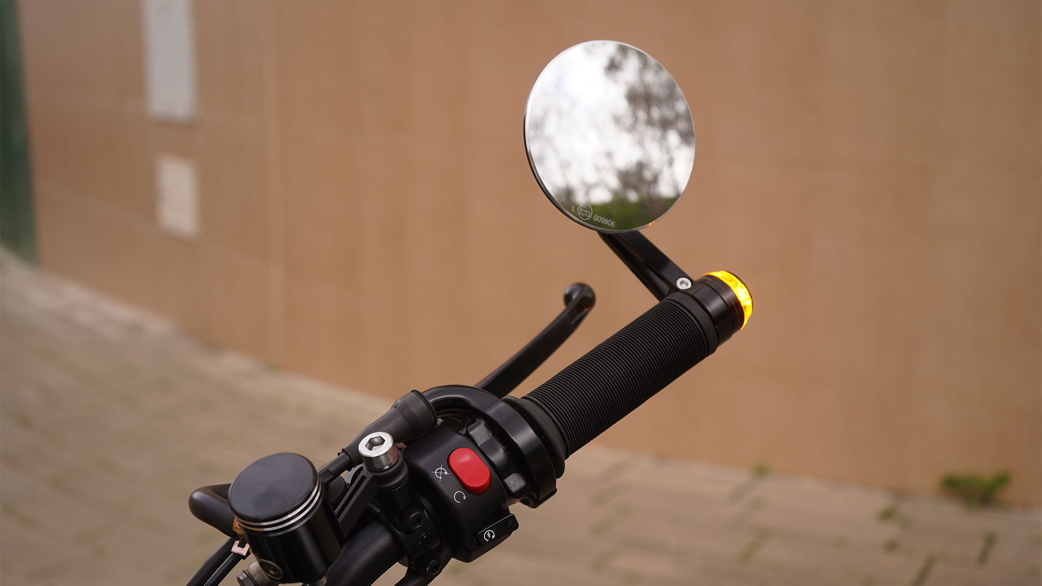 Triumph SE Brat Indicator detail
