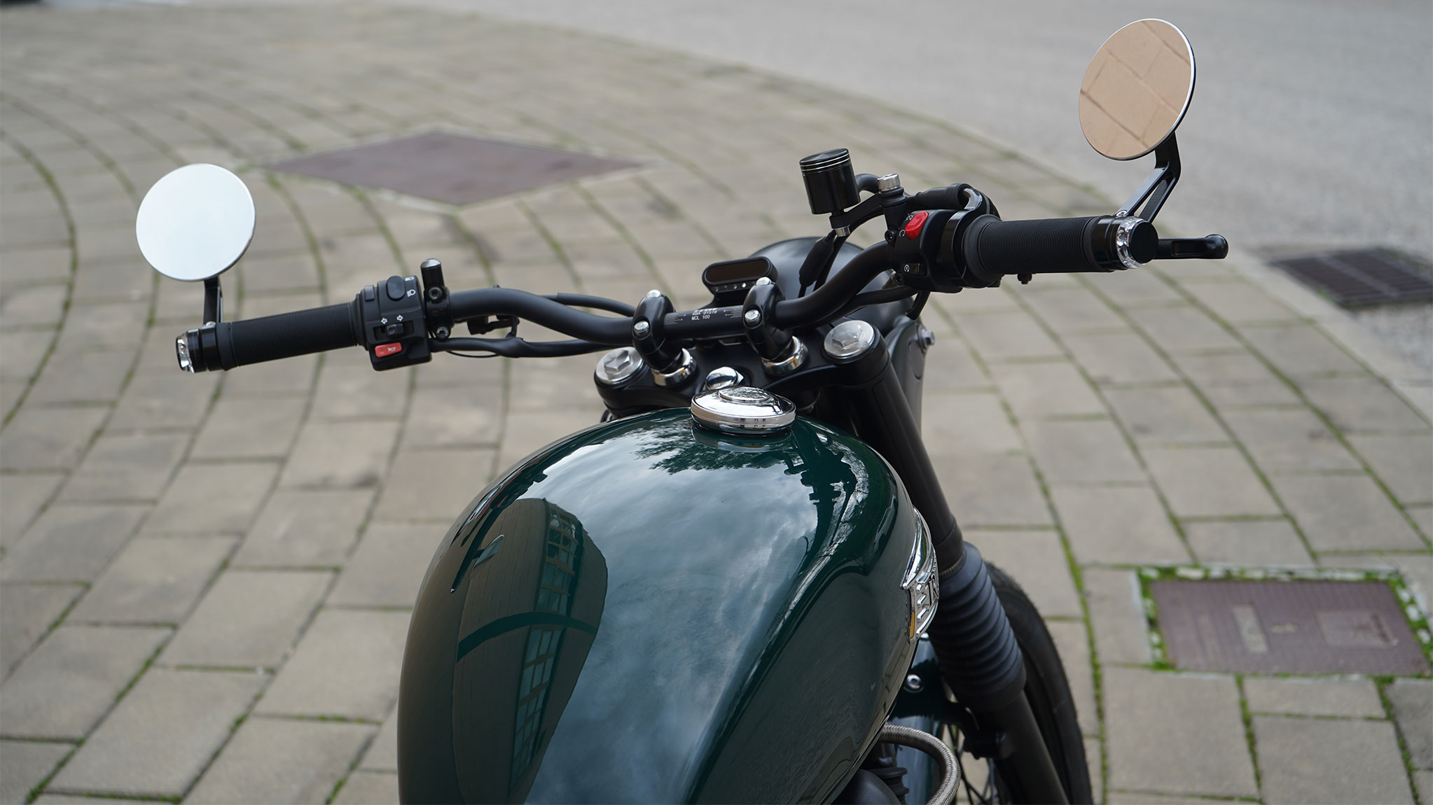 Triumph SE Brat Handlebar detail