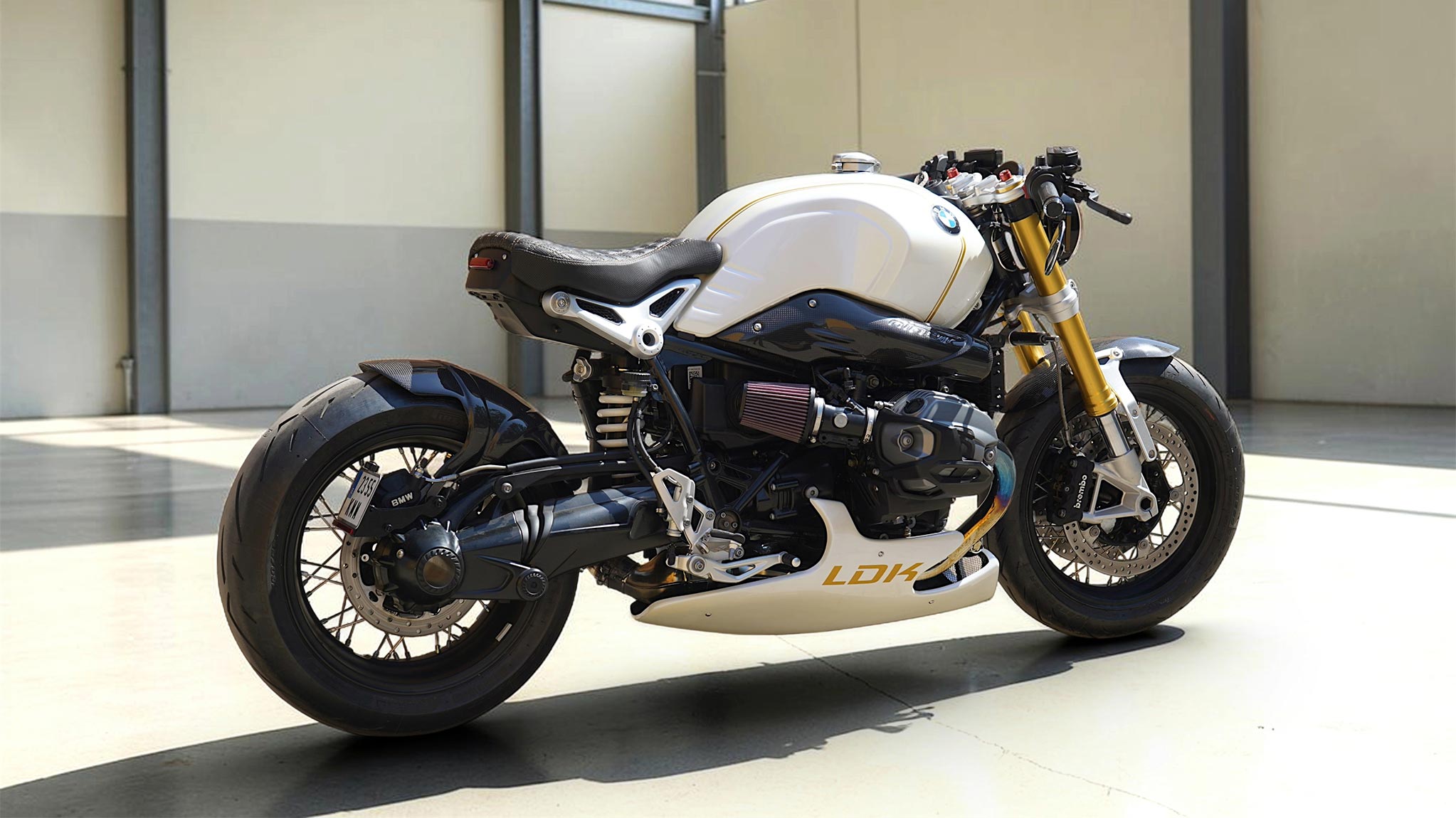 BMW R NINE T RIGAR Right side rear view